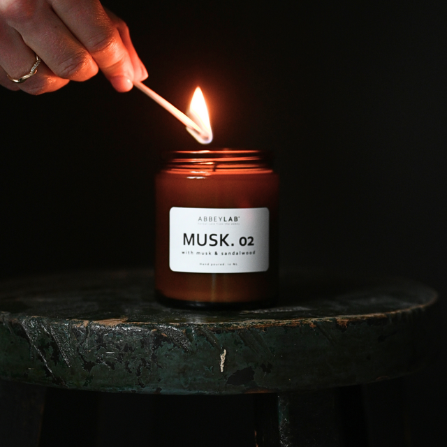 MUSK. 02 | geurkaars | musk & sandalwood | 180 ml