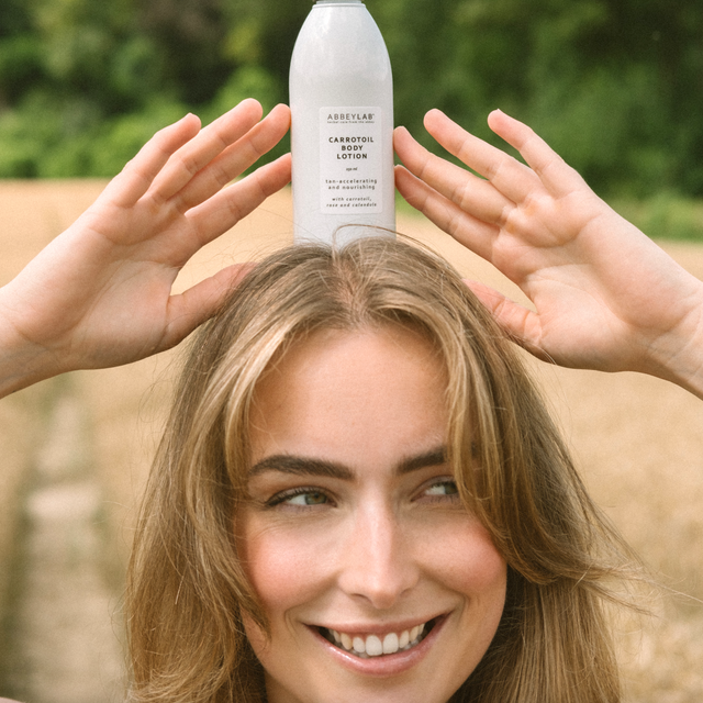 AbbeyLab CarrotOil Body Lotion – Voedende bodylotion met wortelolie om je teint te behouden en je huid te laten stralen (250 ml)