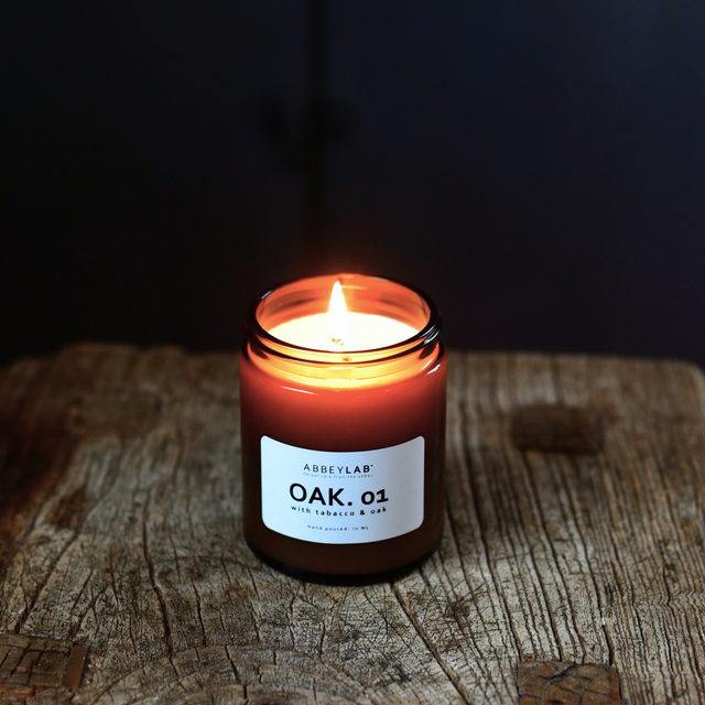 OAK. 01 | geurkaars | tabacco & oak | 180 ml