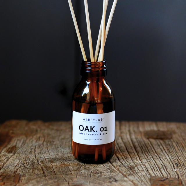 OAK. 01 | room diffuser | tabacco & oak | 100 ml