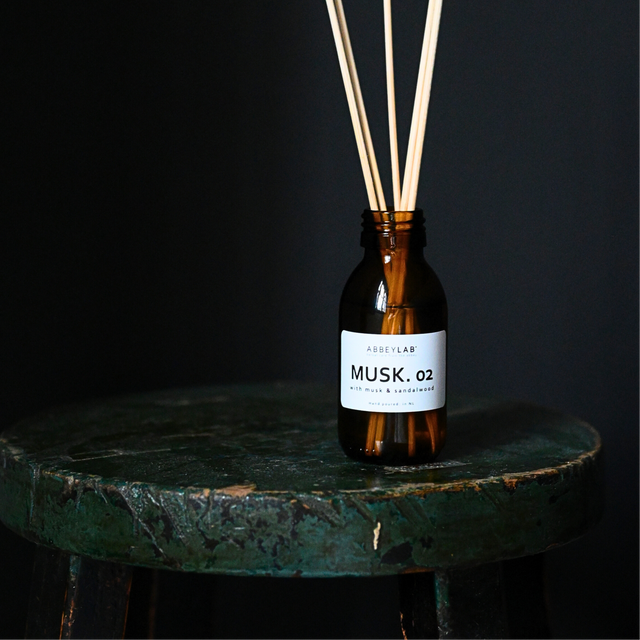 MUSK. 02 | room diffuser | musk & sandalwood | 100 ml