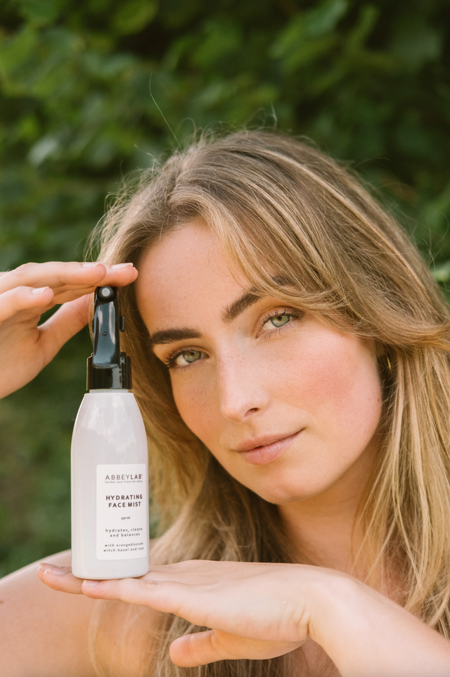 Hydraterende facemist met rozenwater, helpt tegen acne en onzuiverheden 